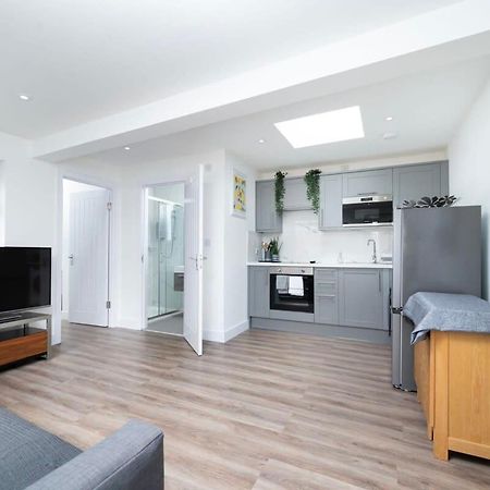 恩菲尔德Cozy Single Level Flat With Parking公寓 外观 照片