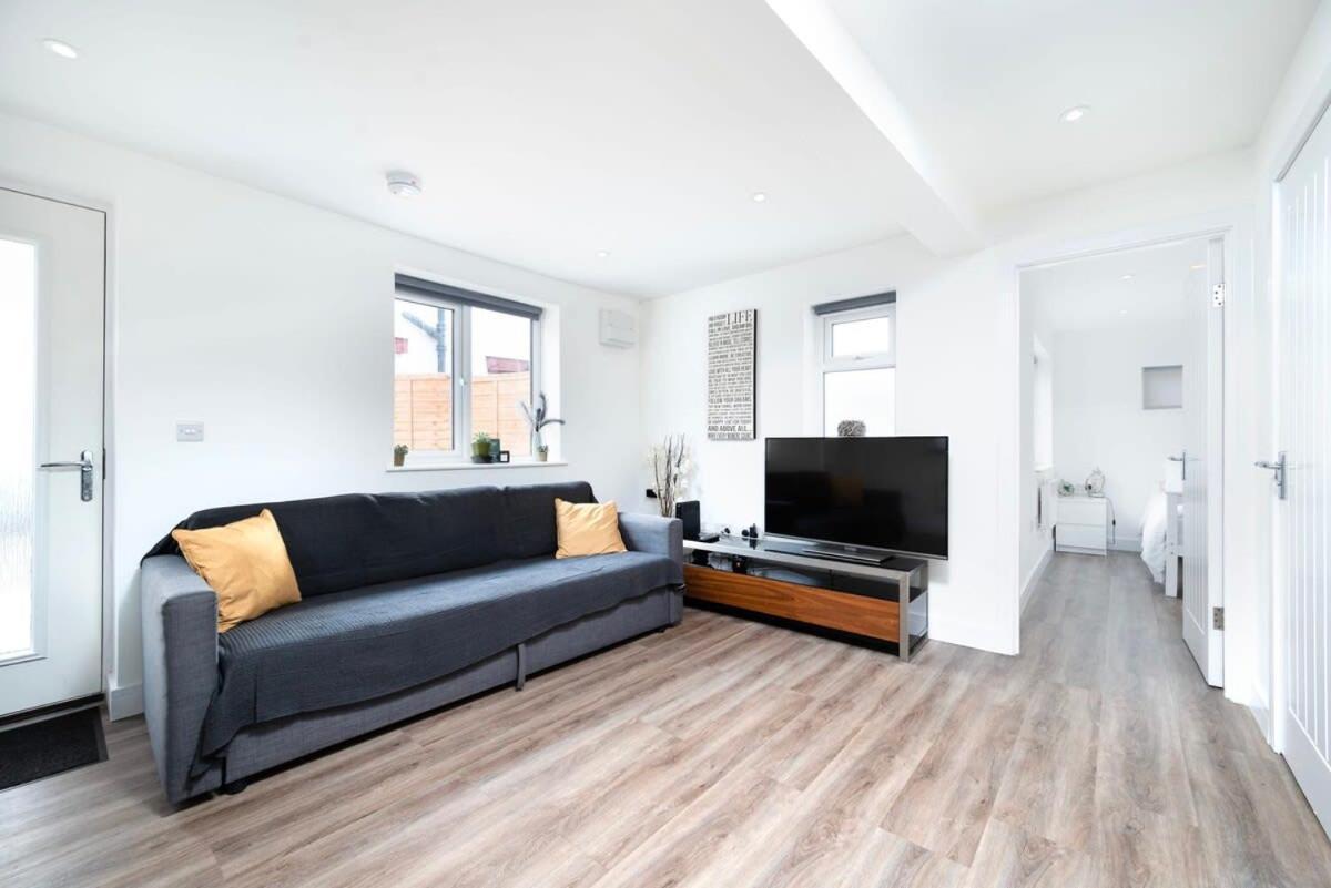 恩菲尔德Cozy Single Level Flat With Parking公寓 外观 照片